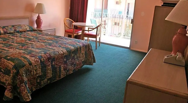 Двухместный номер Deluxe с балконом Royal Century Hotel at LAX