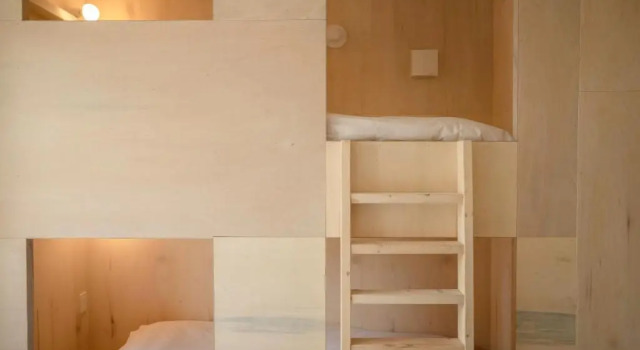 Кровать в общем номере BEACH AND FIELD INN