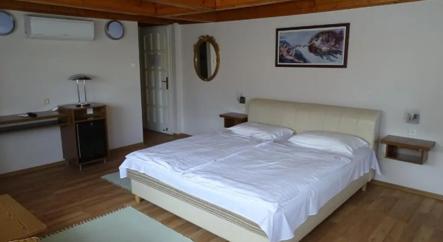 Alabárdos Panzió és Apartmanház, Rezervovat Hotel Ostřihom 