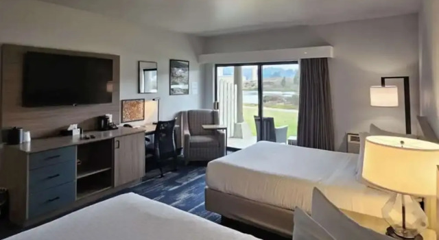Четырёхместный номер Standard с видом на воду Edgewater Inn and Suites, an Ascend Collection Hotel