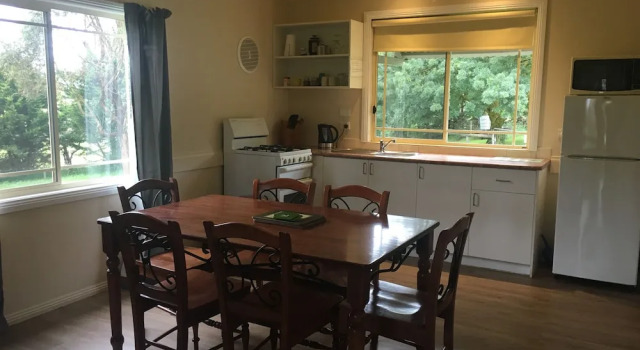Коттедж Deluxe с 2 комнатами с красивым видом из окна Neerim Country Cottages