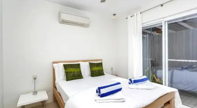 Luxury Executive Residence On Beachfront, Book Hotel Clifton Beach Cairns Beaches