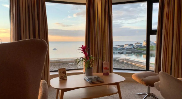 Полулюкс Bayview Hotel
