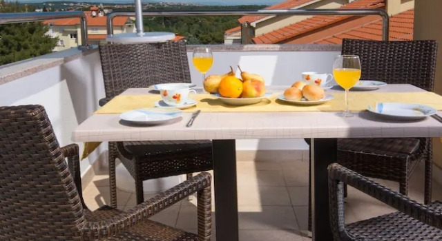 Апартаменты Comfort с 2 комнатами с балконом Apartments Flora