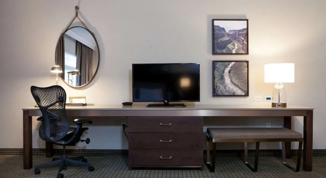 Четырёхместный номер Standard с балконом и с видом на реку Hilton Garden Inn Boise / Eagle