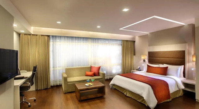 Двухместный люкс Premier Mahagun Sarovar Portico Suites