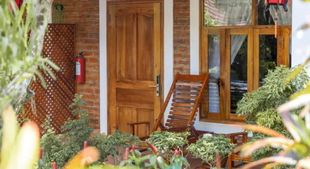 Двухместный номер Standard с видом на бассейн Little Garden Bungalow