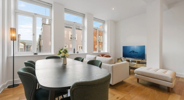 2 bed 2 Bath Central London Apt, Забронировать Апартаменты/квартира Лондон Большой Лондон, рядом с Площадь Патерностер