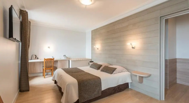 Двухместный номер Standard Logis Hotels - Au Poisson dArgent - Hôtel 3 étoiles et restaurant