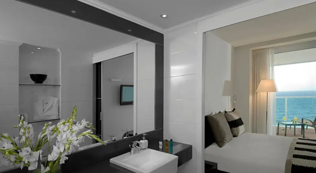 Люкс Deluxe Island Suites Hotel