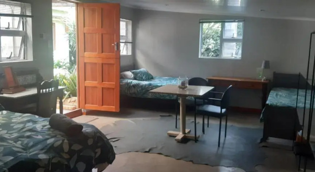 Студия Die Tuis Huis Selfcatering Guesthouse