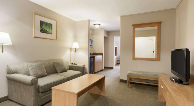 Days Inn & Suites by Wyndham Thunder Bay, Book Hotel Hoteller i Thunder Bay med pool, Swimmingpool