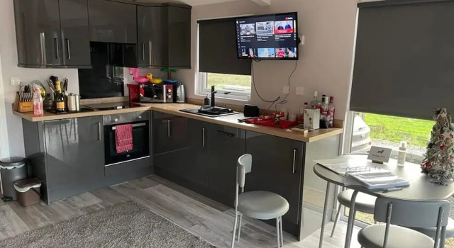 Deerfin Rentals. Private Chalet with Hot Tub, Забронировать Шале Виллы Графства Антрим, Вилла