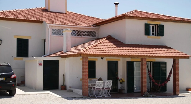 House With one Bedroom in Caparica, With Wonderful sea View, Pool Acce, Забронировать Дом для отпуска Коттеджи Капарика, Коттедж
