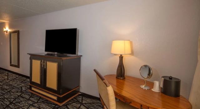 Двухместный номер Standard с балконом Historic Whispering Woods Hotel & Conference Center