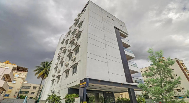 Treebo Premium Raj Vista Global Village, Prenota Hotel Hotel a Karnataka con parcheggio, Parcheggio