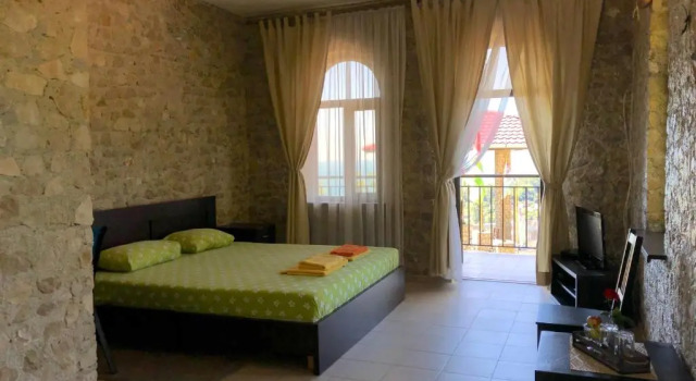 Замок Орлиное Гнездо, Varaa Hotelli New Athos Gudauta district