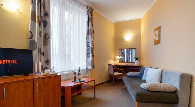 Hotel U Vlasskeho Dvora, Rezerwuj Hotel Hotele w Central Bohemia z parkingiem, Parking