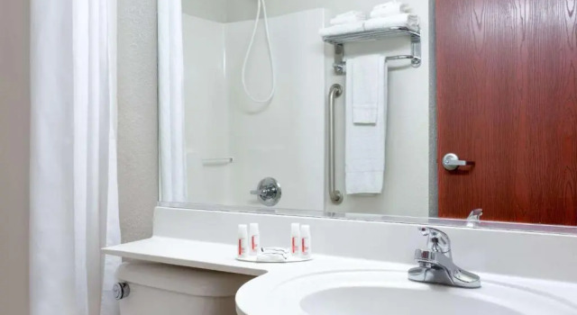 Четырёхместный номер Standard Microtel Inn & Suites by Wyndham Bremen