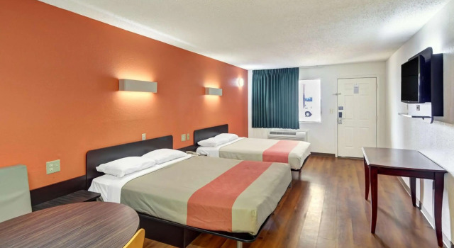 Motel 6 Lindale, TX