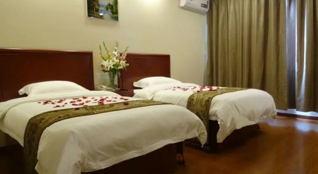 GreenTree Inn TangShan North Station South Ring Road Hotel, Book Hotel Hoteller i Tangshan med parkering, Parkering