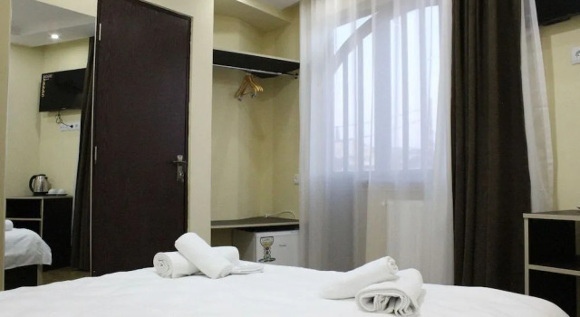 M&M Hotel, Забронировать Отель Отели Тбилиси с парковкой, рядом с Парк Рике, Парковка