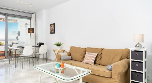 2BR  Apartment with Sea View, Gym and Pool Ref 129