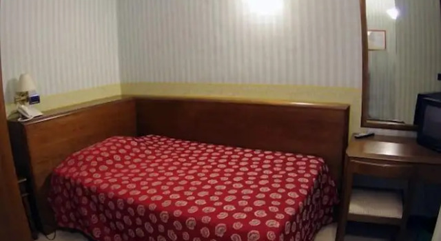 Standard- Enkelt værelse Hotel Iris Crillon