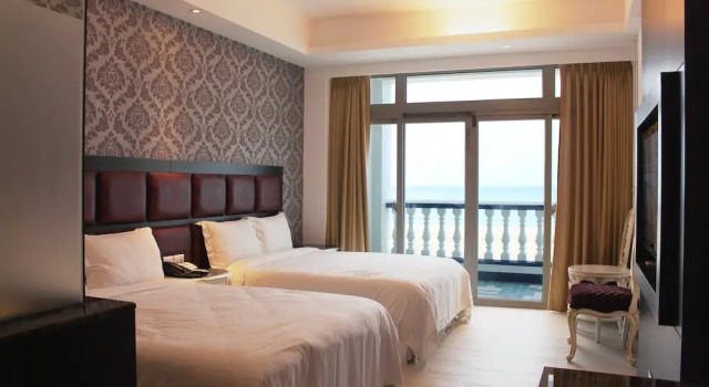 Четырёхместный номер Standard с балконом и рядом с пляжем White House Hot Spring Beach Resort