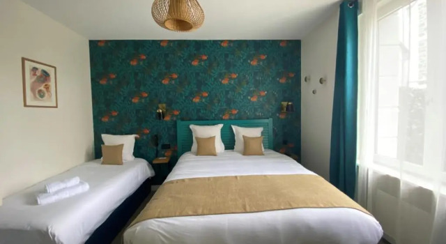 Четырёхместный номер Standard с видом на внутренний двор Hôtel Les Charmettes - Saint Malo