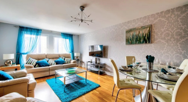 Modern 3 Bed/2bath City Centre Apartment, Забронировать Апартаменты/квартира Бротон Эдинбург, рядом с Железнодорожный вокзал Эдинбург-Уэверли