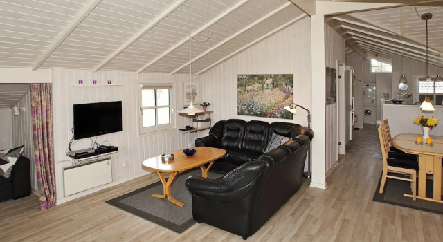 Luring Holiday Home in Hemmet With Whirlpool, Prenota Hotel Hemmet 