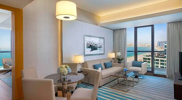 Люкс Deluxe c 1 комнатой с балконом и с видом на море Hilton Dubai Palm Jumeirah