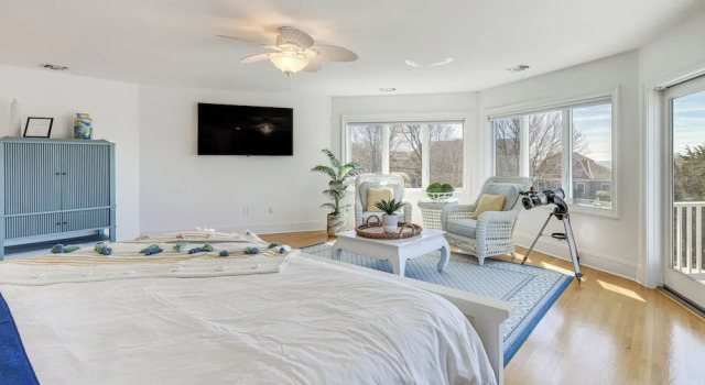 Коттедж с 4 комнатами Hamptons Home Near Beaches w/ Pool & Water Views!