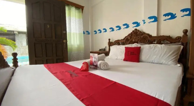 Двухместный номер Deluxe RedDoorz @ White Castle Beach Resort Iba Zambales - Vaccinated Staff