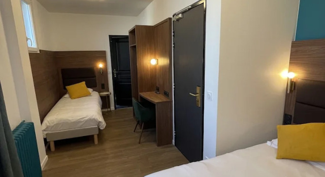 Трёхместный номер Comfort с видом на город The Originals Boutique, Hôtel Le Marignan,Le Havre Centre Gare