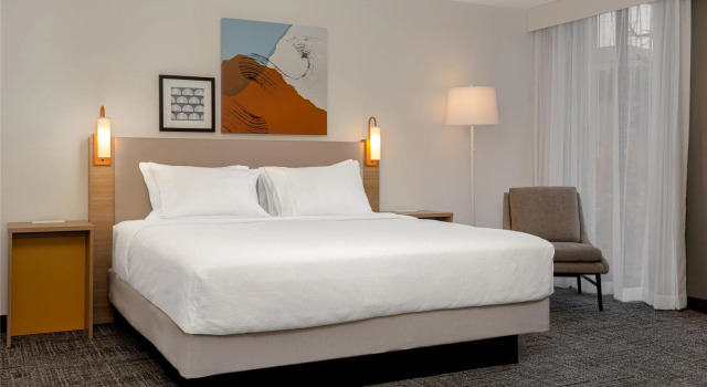 Двухместный номер Standard Spark by Hilton Toronto Airport