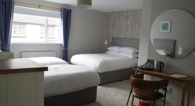 Семейный номер Standard Beach House Hotel