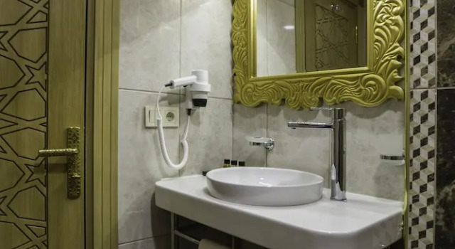 Deluxe Dvoulůžkový s manželskou postelí pokoj Phosphorion Hotel