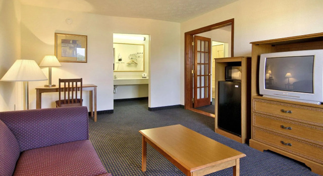 Двухместный номер Standard Williamsburg Suites