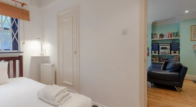 2 Bedroom Apartment With Garden in Chelsea, Varaa Huoneisto Asunnot kohteessa Merseyside, Huoneisto