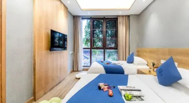 Люкс с 2 комнатами Fireworks Homestay (Yichun Wanzhai Ancient City Scenic Area Store)
