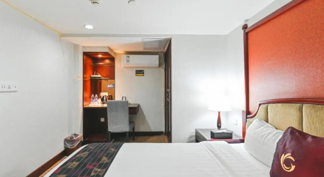 Двухместный номер Standard Royal Plaza Hotel