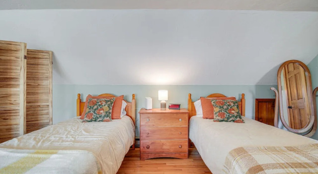 Коттедж Riverfront Kingston Cottage w/ Deck, 2 Mi to Beach