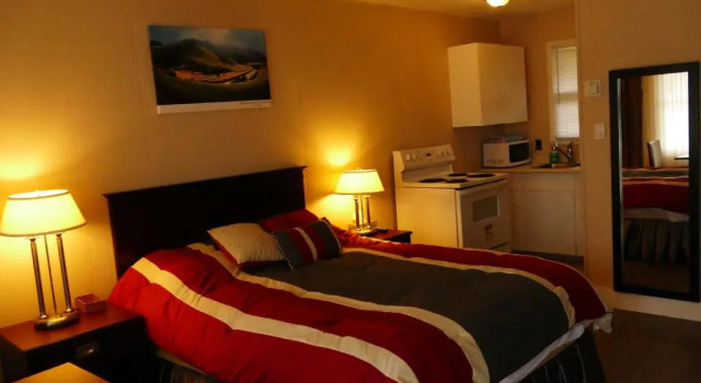 Студия The White Horse Motel