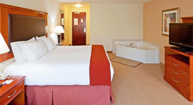 Двухместный номер Standard Holiday Inn Express & Suites Albany Airport Area - Latham by IHG