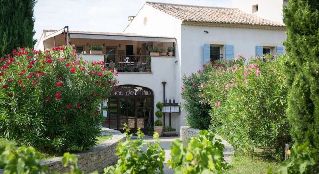Château La Croix Des Pins, Забронировать Отель Мазан Mont Ventoux