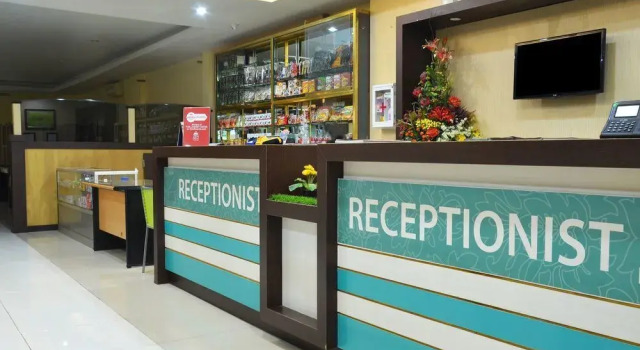 Zen Rooms Near Tunjungan Plaza, Book Hotel Hotels in Surabaya with Parking, near Taman Remaja Surabaya, Parking