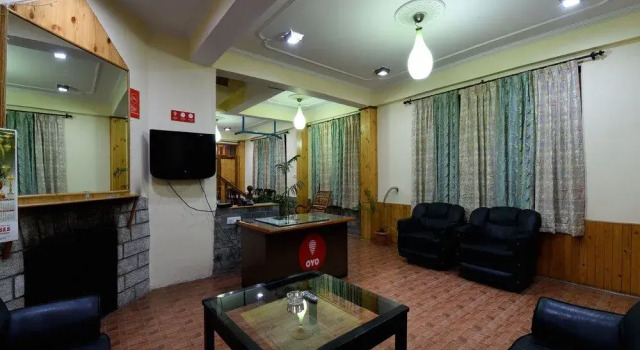 OYO 14150 Celebriti Suites