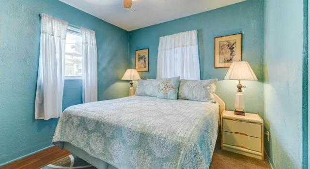 Plaza Cottage by Distinctive Beach Rentals, Book Feriehus Hoteller i Ormond-by-the-Sea med parkering, Parkering